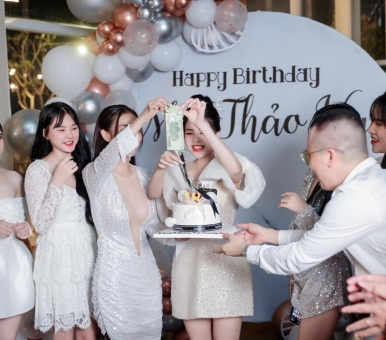 Bánh Kem Rút Tiền – Món Quà Sinh Nhật “Gây Bão” Tại Tân Phú