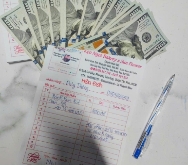 BÁNH KEM RÚT TIỀN 2000 ĐÔ – “CỰC PHẨM” GÂY SỐT KHÁCH VIP NHÀ KẸO NGỌT