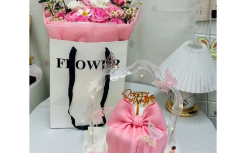 Mẫu Bánh Và Hoa Kết Hợp Đẹp Nhất 2025 – Combo Bánh Kem & Hoa Tươi Sang Trọng Tại Kẹo Ngọt Bakery