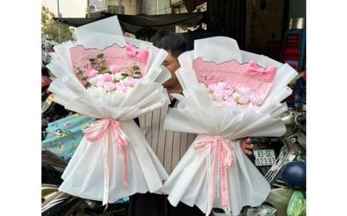 Hoa sáp mừng ngày valentine hot 2026 tại Kẹo Ngọt Bakery