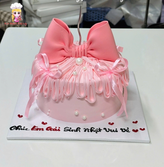 Bánh kem sinh nhật tone hồng kem nơ siêu hot 