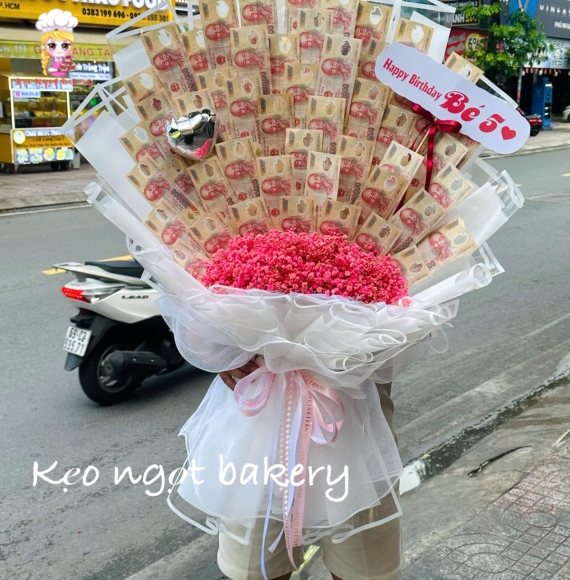 Bó hoa tiền 200k tặng vợ yêu 