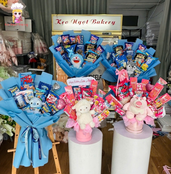 Các mẫu hoa gấu mix với bánh kẹo tặng các bé 