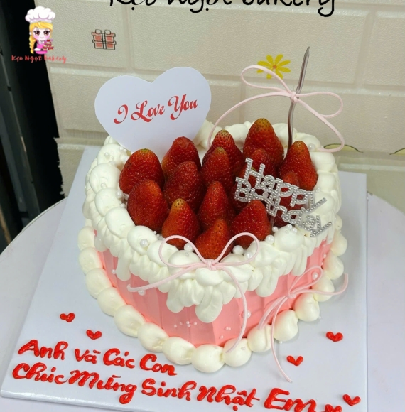 Bánh kem hình trái tim tone hồng tặng em yêu 