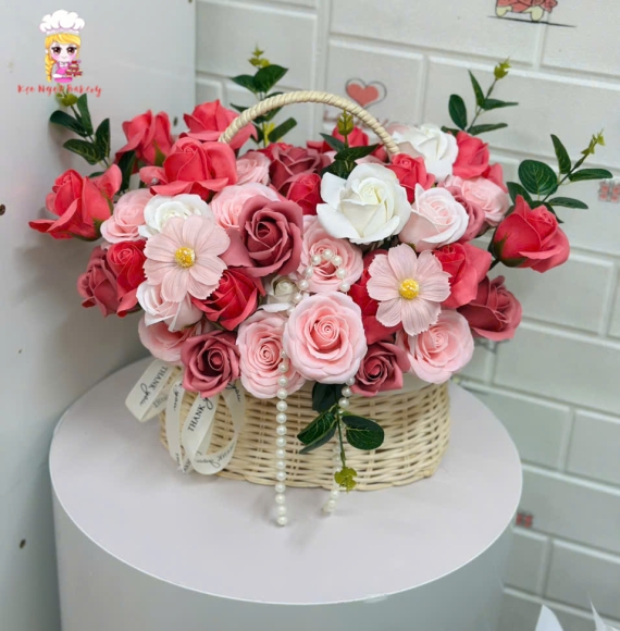 Mẫu giỏ hoa tone hồng đẹp 