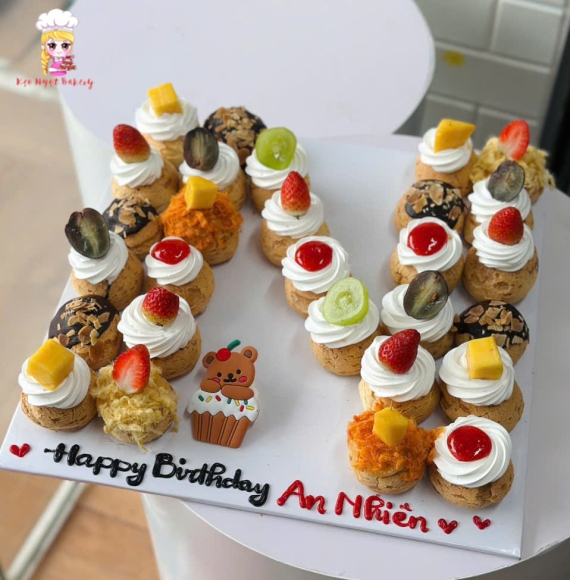 Su kem sinh nhật xếp theo chữ cái tên của chủ tiệc