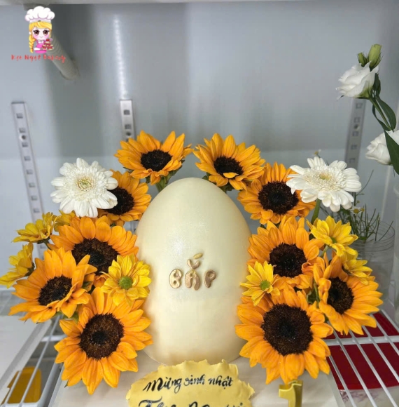 Mẫu bánh đập trứng hot kèm hoa hướng dương