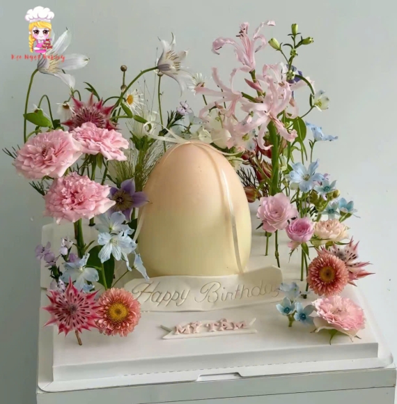 Mẫu bánh đập trứng hot 2025 kèm hoa tươi luxury