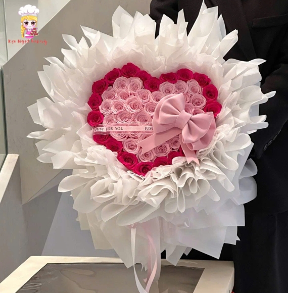 Hoa sáp kèm nơ màu hồng tặng người yêu