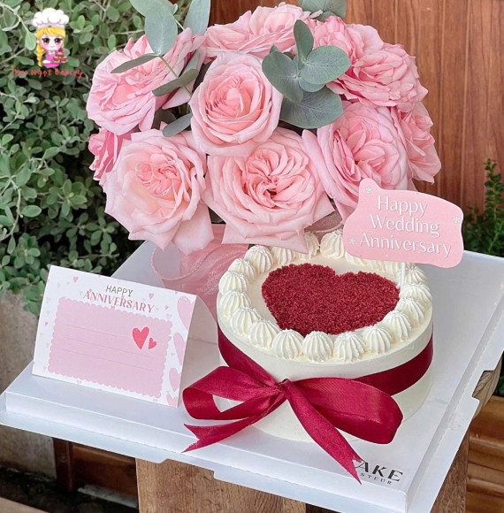 Hộp hoa tươi tông hồng kèm bánh kem 