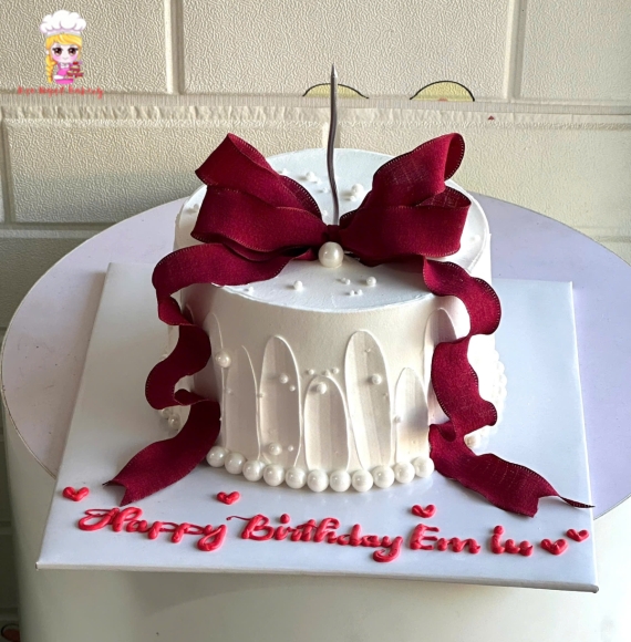 Bánh kem trái trang trí nơ hồng tặng em yêu