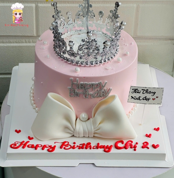 Bánh kem tone hồng kèm vương miệng tặng bạn gái