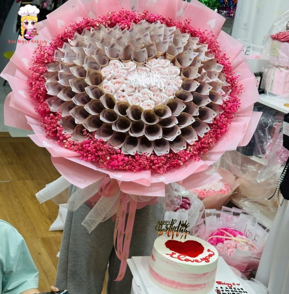 Combo hoa tiền và bánh kem trái tim tại Kẹo Ngọt