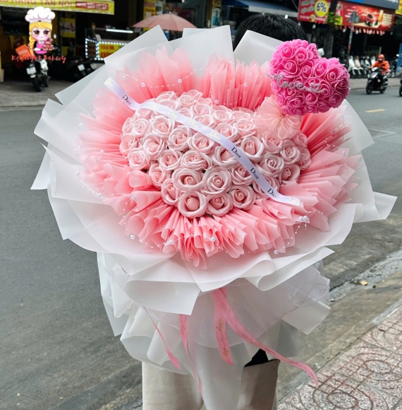 Hoa sáp màu hồng hình trái tim tặng vợ 8/3