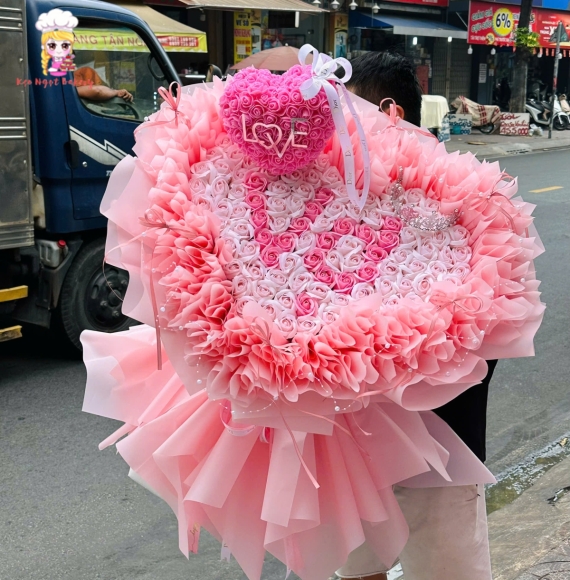 Hoa tặng vợ 8/3 mẫu hoa khổng lồ tại Kẹo Ngọt