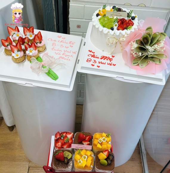 Combo bánh kem và hoa tiền tại Kẹo Ngọt