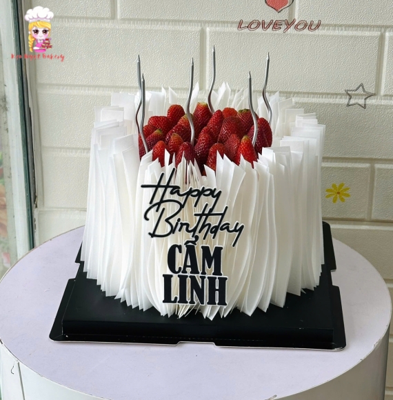 Mẫu bánh kem hoa dâu tây xu hướng mùa hè 2026