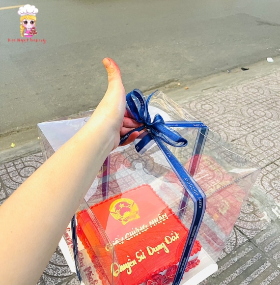 Bánh Kem sổ đỏ dựng hộp meca trong