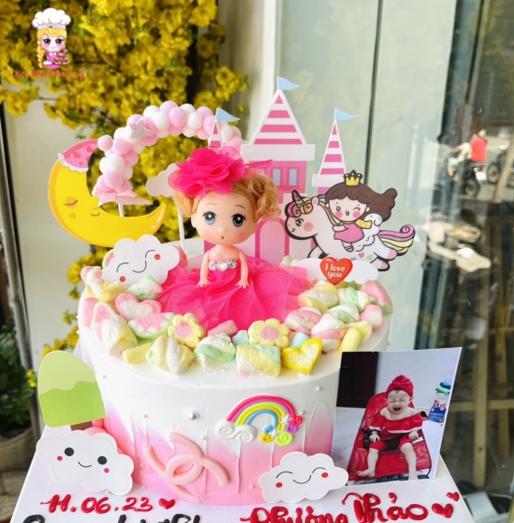 Bánh kem búp bê Hồng cho bé gái