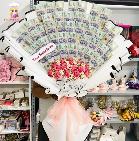 Bó hoa tiền 25tr tờ 500k tặng vợ yêu