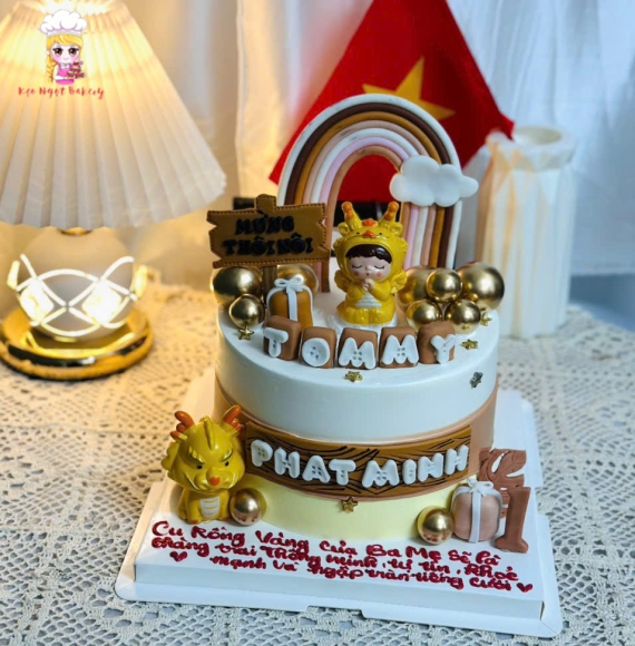 Bánh kem rồng vàng dành cho bé gái