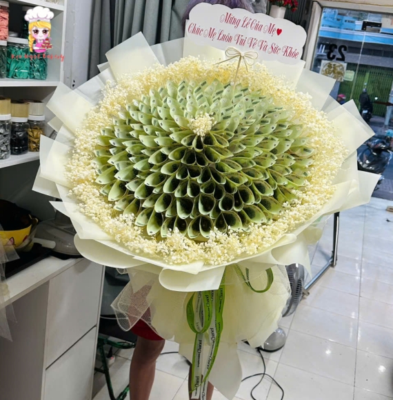 Bó hoa tiền khổng lồ tờ 100k