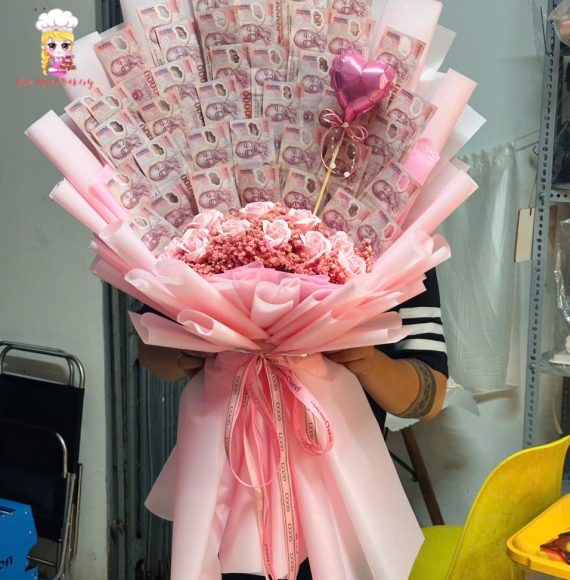 Bó hoa tiền tờ 50k tặng chị gái