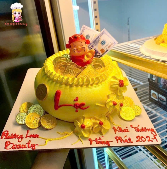 Bánh kem hủ vàng mừng khai trương quận 2