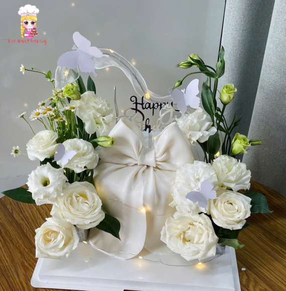 Bánh kem chúc mừng chiếc nơ kèm hoa tươi
