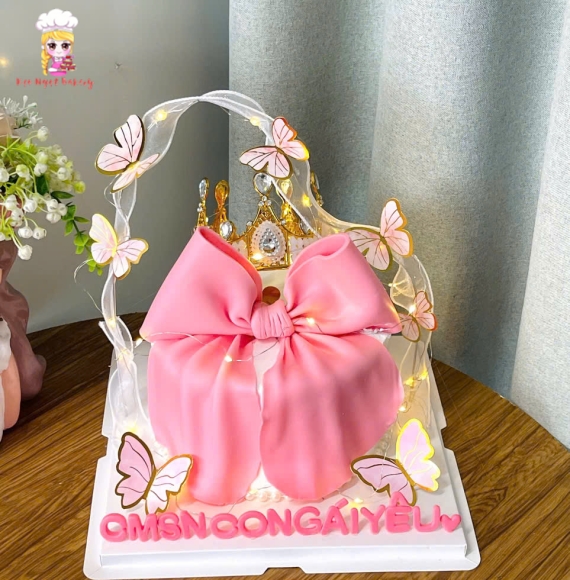 Bánh kem tươi nơ fondant tone hồng tặng con gái