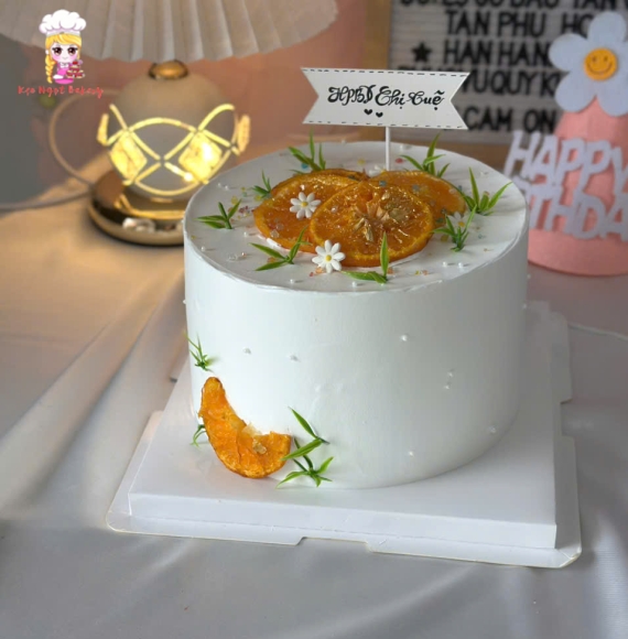 Bánh kem trang trí cam vàng