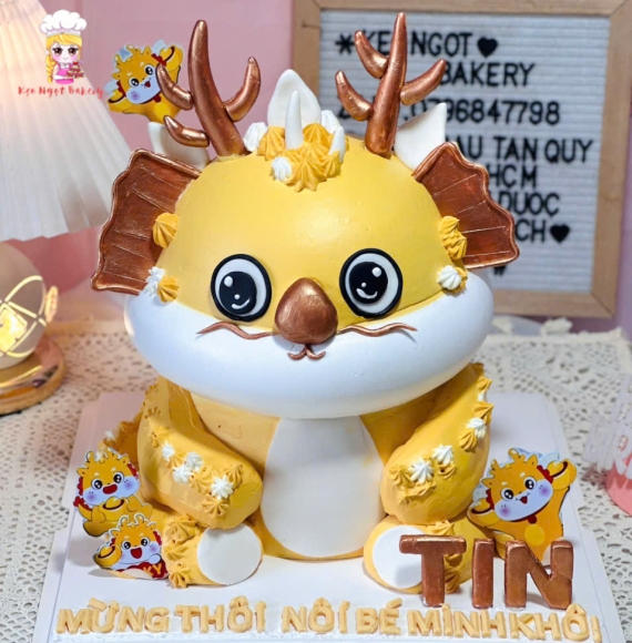 Bánh Kem dành cho bé gái tone vàng