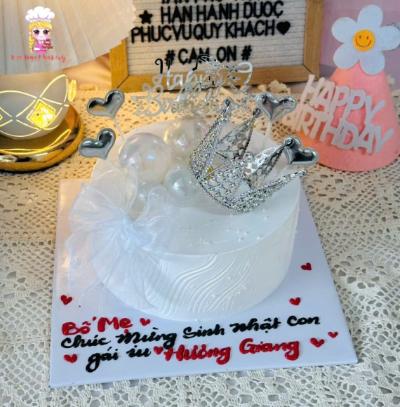 Bánh kem tone trắng sang trọng