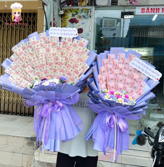 Bó hoa tiền kiểu đứng màu tím