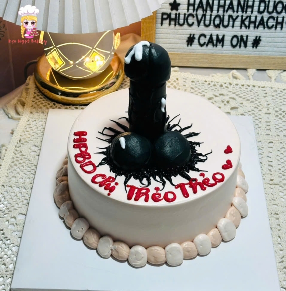 Bánh kem hài bựa dành cho bạn nữ