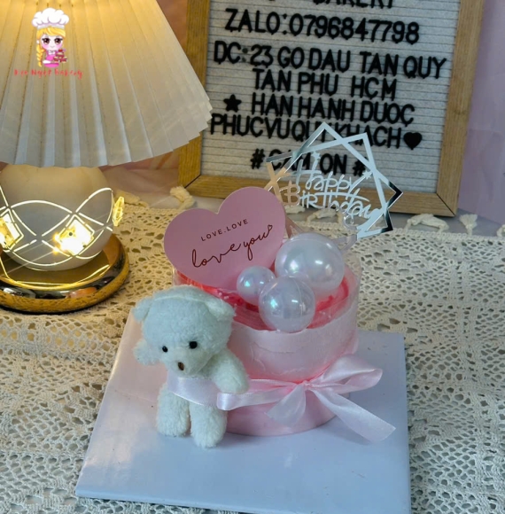 Bánh kem tone hồng dễ thương kèm gấu bông mini