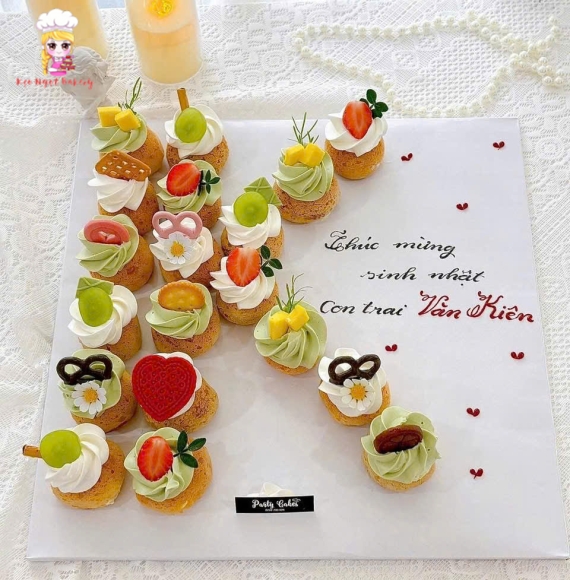 Bánh su kem tặng sinh nhật chữ K