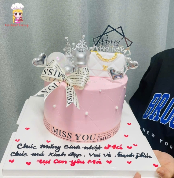 Mẫu bánh kem đẹp tặng cho nữ sang trọng hot 2025