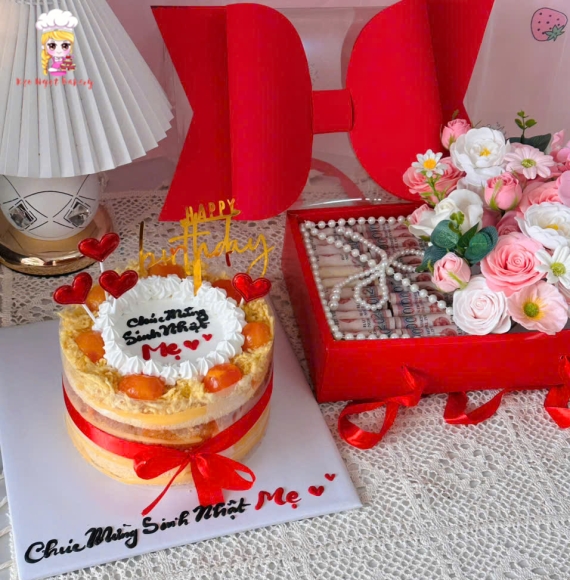 Hộp quà tặng hoa và tiền và bánh 