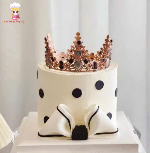 Bánh kem nơ tone trắng