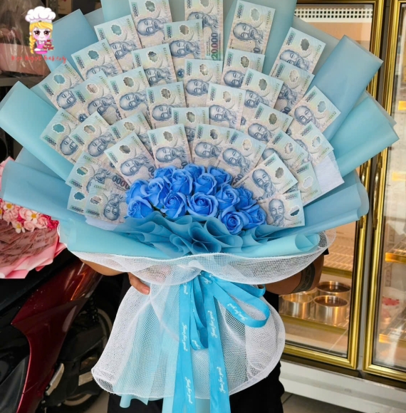 Hoa tiền khổng lồ tờ 20k ở tân phú