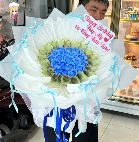 Hoa tiền kèm hoa sáp