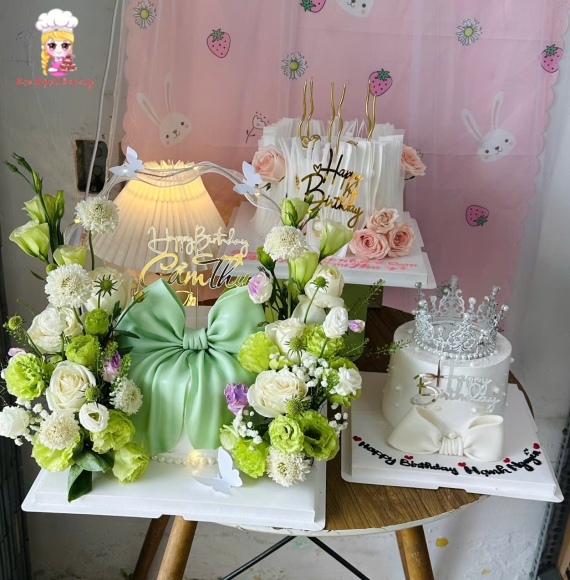 Bánh kem Nơ Luxury tone xanh kèm hoa tươi 