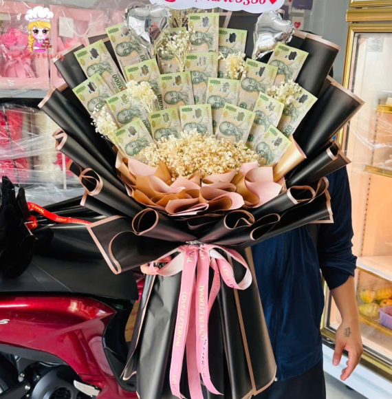 Bó hoa tiền tờ 100k tặng cháu gái 