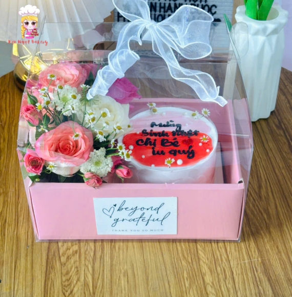 Sét bánh và hoa tươi tặng vợ yêu 20/10