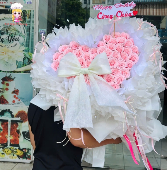 Bó hoa sáp trái tim khổng hot 2025