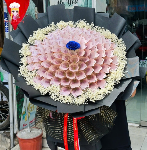 Bó hoa tiền bó tròn khổng lồ