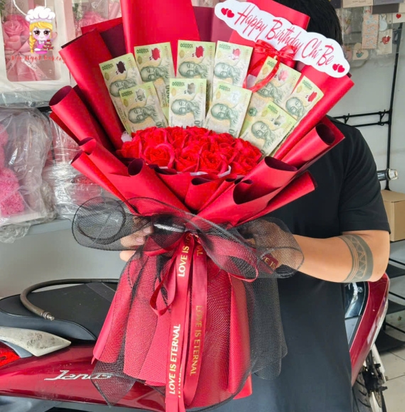 Bó hoa tiền tặng chị yêu