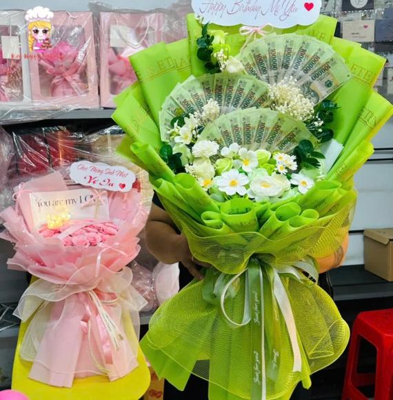 Bó hoa sáp xếp quạt tờ 500k hot 2025