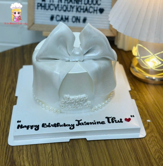 Bánh Kem Trắng Nơ Hồng Bling Bling